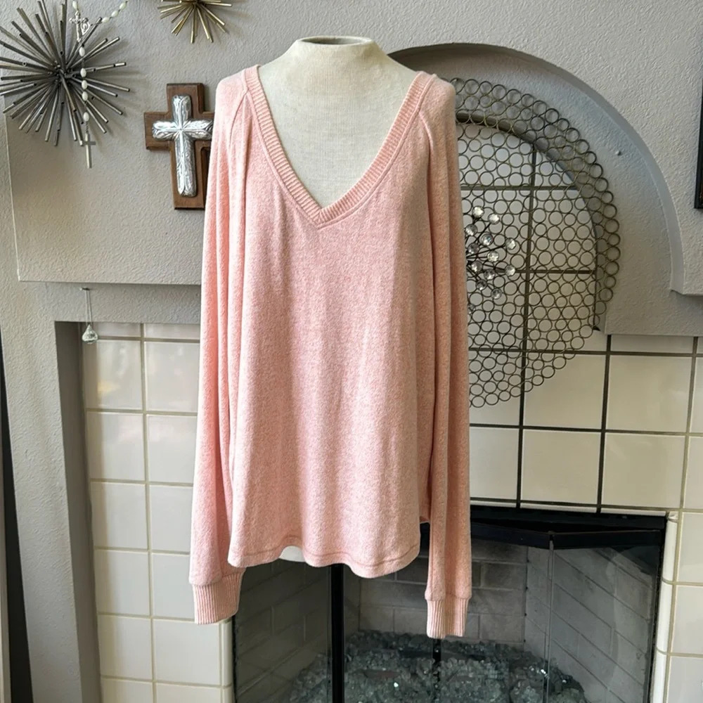 Eddie Bauer pinky salmon colored v neck sweater size XL NWT SO Soft